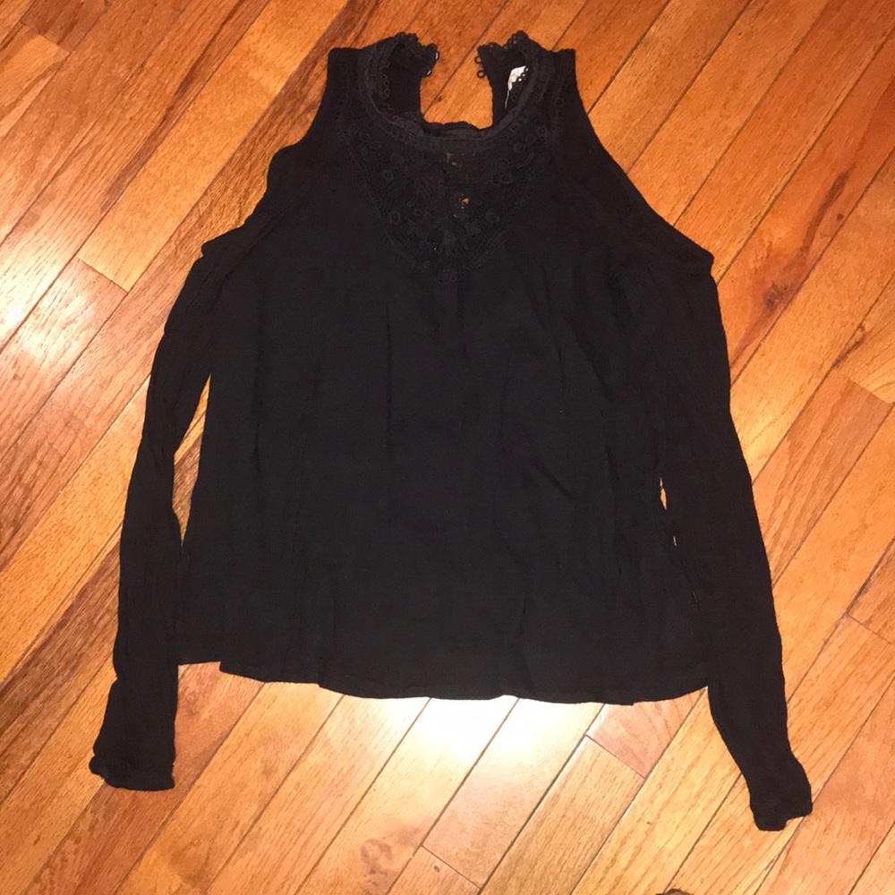 Open shoulder dress shirt.